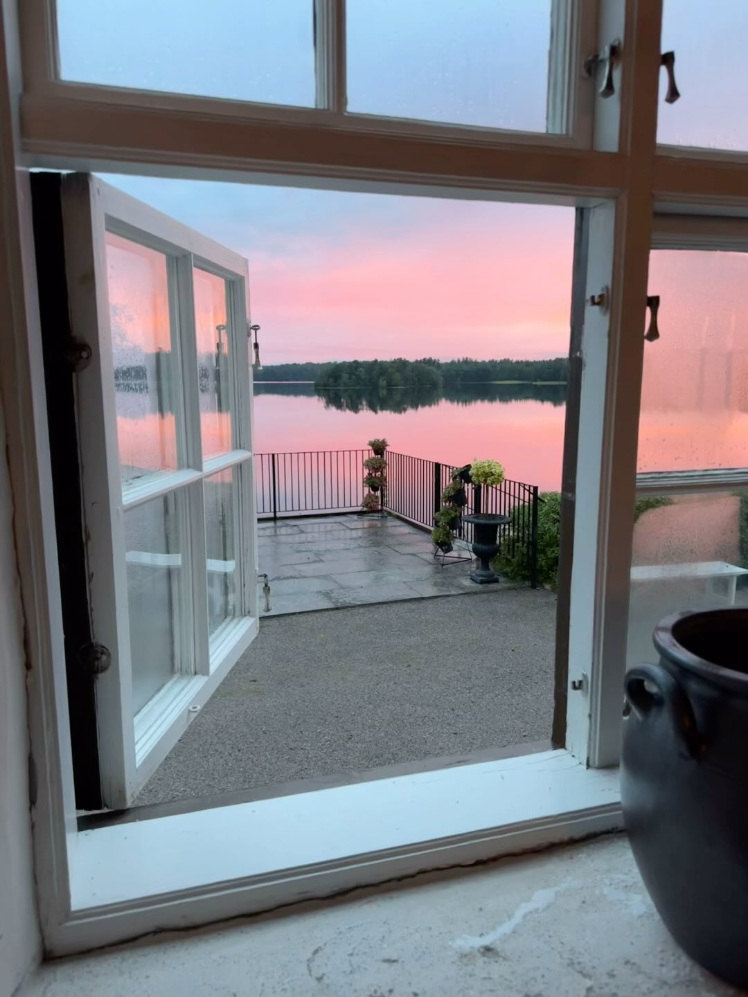 Utsikten från matsalen i Gamla Slottet ❤️🔥
#bröllop #linkoping #bröllopsinspiration #bröllopslokal #festlokal #konferenslokal #weddinginspiration #bjärkasäby #gamlaslottetbjärkasäby #bröllopsfotograf #vigselplats #utomhusvigsel