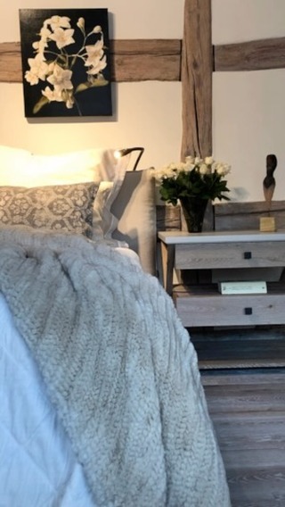 As autumn approaches I love getting out all the warm blankets and covers. My farmhouse project was nothing different. Using a repainted chest of drawers from my clients family as a chest made it cozy and personal. I designed the night stands to fit the room design and Fachwerk ensemble.
#bedroom #interiordesign #designinspo #autumnfarms #cozy #fachwerk #interiorarchitecture #horselover #bed #nightstand