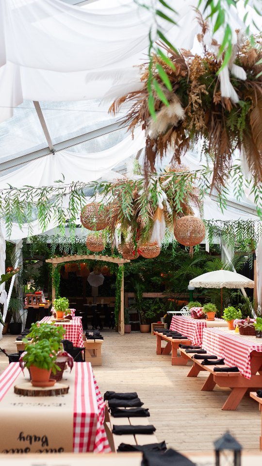 After MONTHS of planning, we are so happy with the way this event turned out! 🤗
GLITZ ET GLAMOR presents ~ PLAY WITH FOOD ~ 🫒🥙🥫🍲🥗😋
An employee appreciation event.🎉
Theme: PLAY (with food)
Concept: @masterchefcda inspired
Location: @riversidemtl
Food: @sugo_mtl
@tasteitaly.ca
Content Creator: @tyleacole_
DJ: @its.yktv
Photography: @ampstudiox
Photo booth: @reverieactivations
Ice Cream Bar: @scooptherapy
Florals: @stunningflowersandgifts
Violinist : @kayiri_sj
✨️THIS IS A GLITZ ET GLAMOR PRODUCTION. ✨️™️ #montrealevents #eventplanner #eventproduction #mtlevents #employeeappreciation #summervibes #masterchef #playwithfood #pizza #fun #love #glitzetglamor