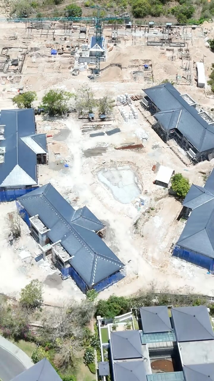 Marriott Renaissance Nusa Dua Hotel Stages C1 & C2 coming out of the ground fast and looking good
#baliwellness #pbmbali #buildingdreamvillasinbali #balidreamvillas #constructioninbali #baliquantitysurveying #baliconstruction #buildinginindonesia #buildconsultancyinindonesia #balivilladesign #livinginbali #projectmanagementindonesia #baliprojectmanagement #resortsandvillasinbali
