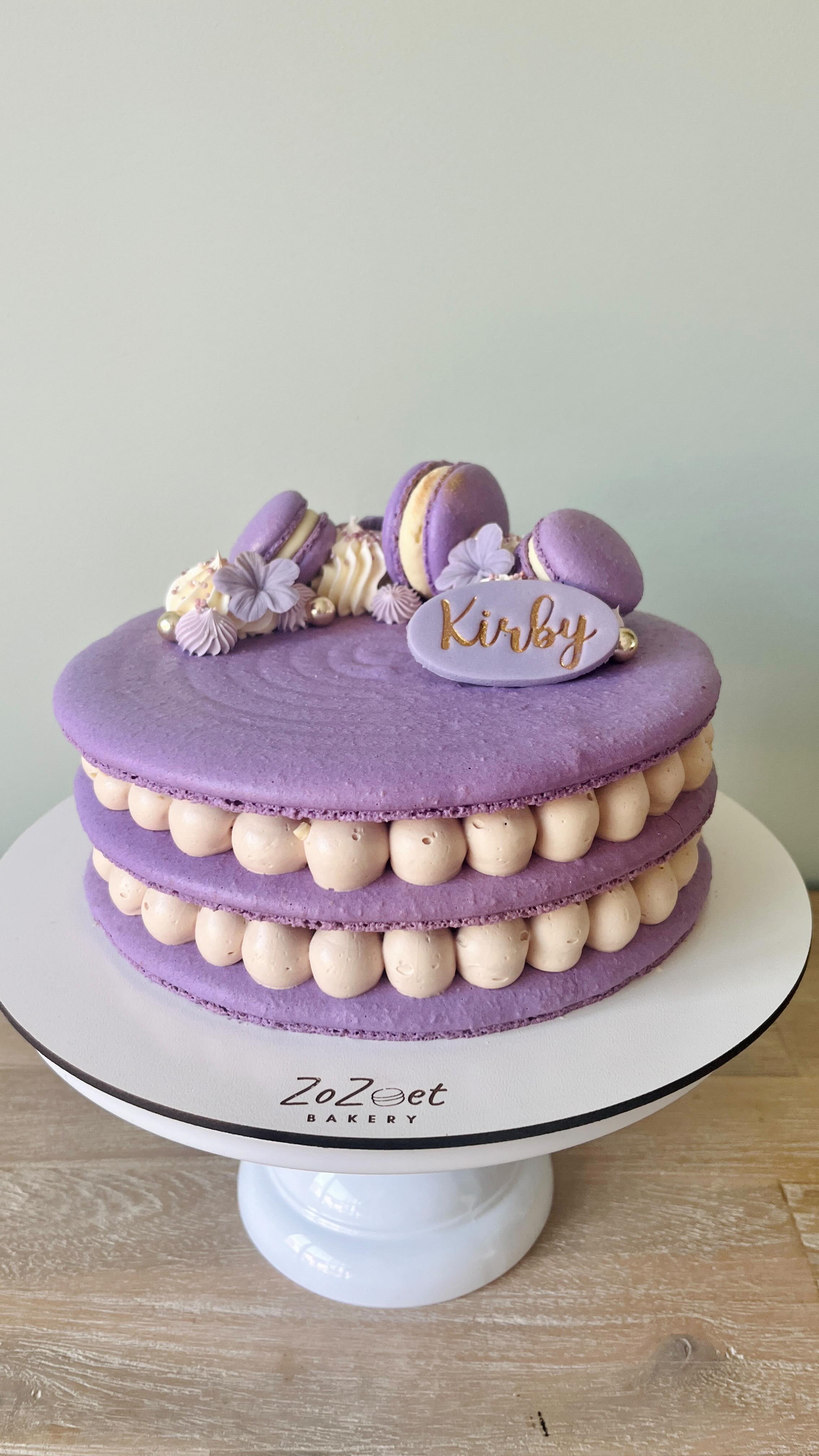 ✨Lila love✨
Dit weekend was voor één van mijn favoriete macaronkleurtjes: lila 💜
Twee macarontaartjes, allebei in lila maar toch allebei helemaal anders. Ik zou zelf niet kunnen kiezen, ik heb ze allebei met heel veel plezier gemaakt 😉
Ook een macarontaartje bestellen? Ze zijn mogelijk in heel wat kleuren en thema’s, stuur me een berichtje voor meer info of mail naar heidi@zozoet.be.
#macarontaart #lovelylila #lilamacaroncake #macaroncake #verjaardagstaart #taartoostende #zozoet #macarons #macaronlove #lettertaart #zozoetmacarons #zozoetoostende #gepersonaliseerdemacarons #taartopmaat #oostende