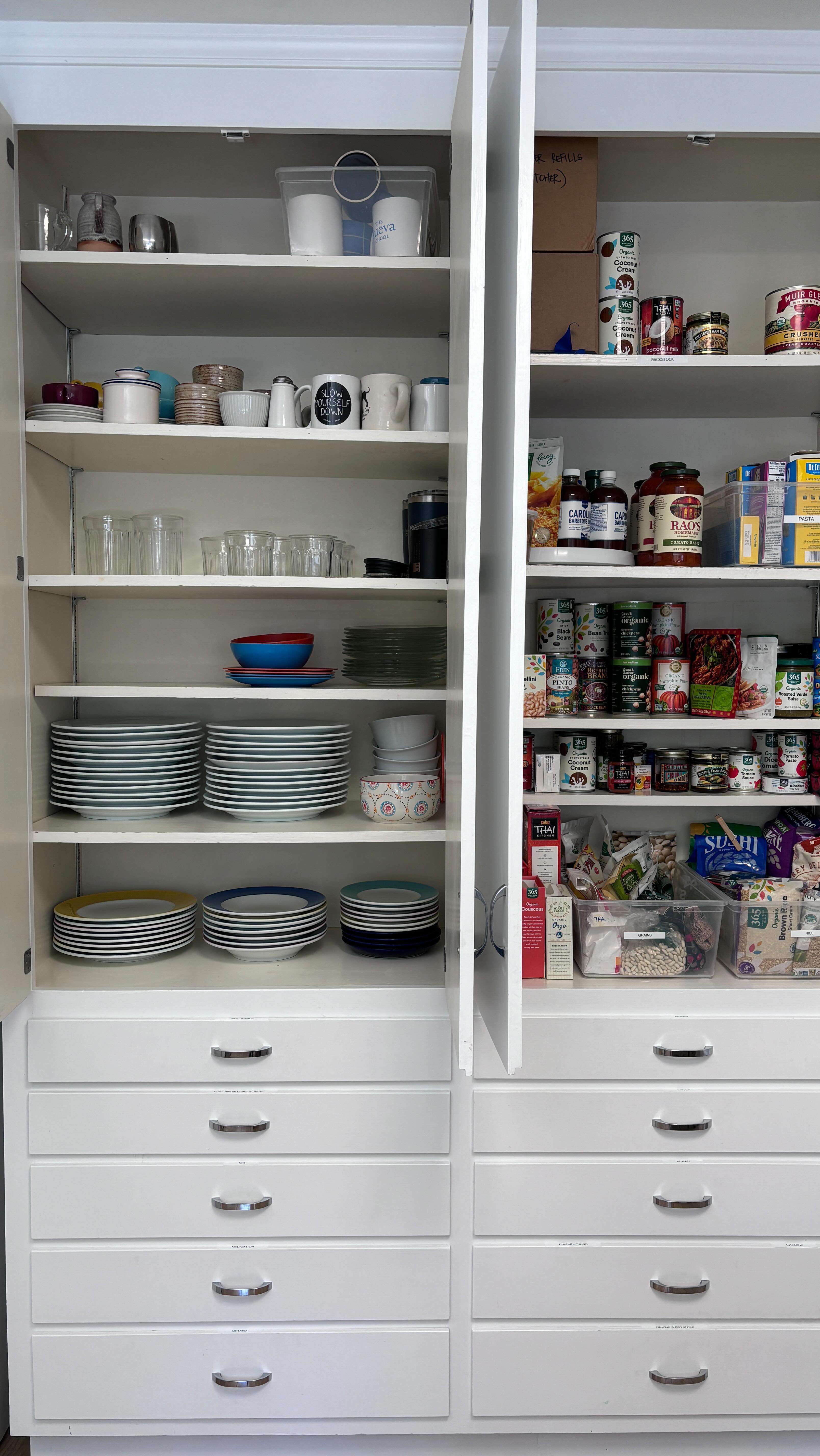 Why hire a professional organizer to unpack after a move? 🏡📦
Because after a move, you’re likely exhausted and overwhelmed with so much to do. An organizer will unpack and organize your kitchen (or any space!) efficiently, setting it up right from the start. Everything will have a proper home, so you can settle in and enjoy your new space without the stress! ✨ We’ll even take care of breaking down boxes and packing materials. 📦♻️
Let an organizer handle the unpacking, so you can relax and start making memories in your new home! 🏠💫
.
.
.
.
.
#ProfessionalOrganizer #UnpackingService #HomeOrganization #OrganizedHome #OrganizedKitchen #MovingMadeEasy
#CloudyToClearOrganizing