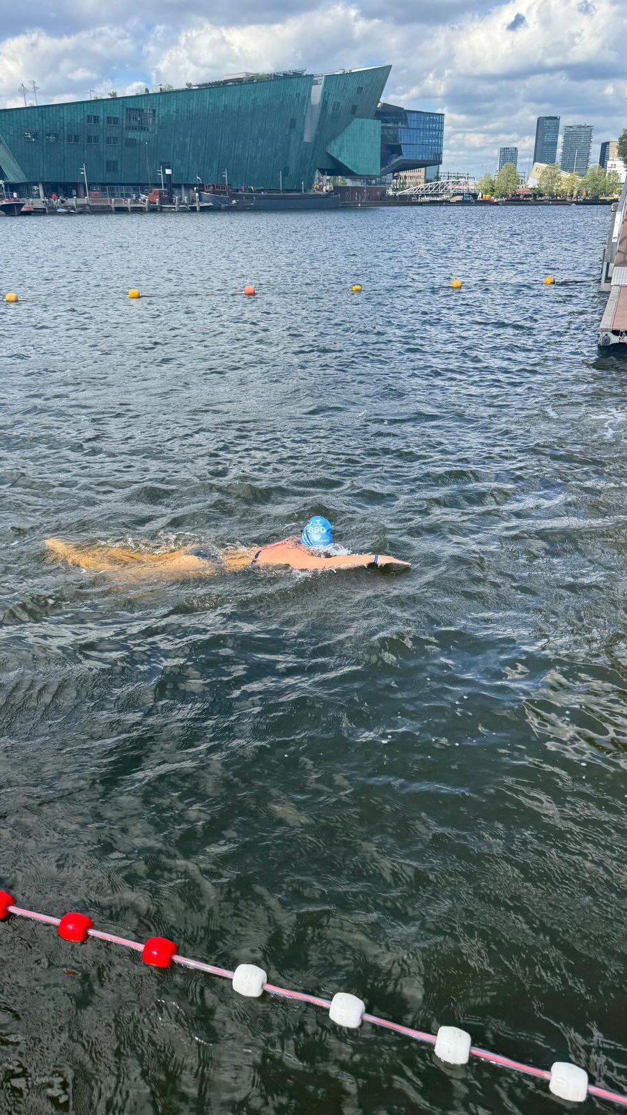 Little throwback to last week Sunday ๐๐ปโโ๏ธ participating in the @amsterdamcityswim ๐ช๐ผ
#amsterdam #openwaterswimming #als #amsterdamcityswim #personalrecord