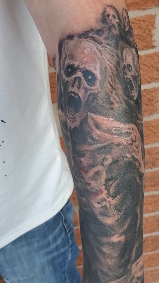 Zombie halfsleeve done by @jeffcooktattoos loosely based on some artwork found by the client, we couldnt find the artist to credit them. Looking for anything dark and gritty hit us up!
#zombietattoo #zombies #livingdead #walkers #darkart #horrortattoo #courticetattoos #claringtontattoos