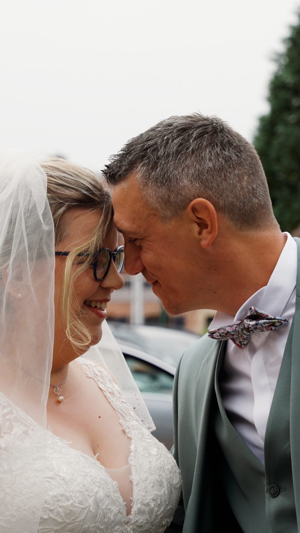 Et voici la deuxième partie du film de mariage de @solusial et Ludovic ! ✨
Les deux tourtereaux se sont dit « oui » pour la vie et ont pu compter sur leurs plus proches amis pour être témoins de leur union ! 🔗
C’est toujours avec une grande joie que je suis au première loge d’événements qui façonnent la vie d’un couple ! 🤩
Wedding planner AS Wedding style sur FB
Photographe @stylegphotographie
Make-up @les.douceursdines
Coiffure Hair’divine sur FB
Robe @morellemariage
Costume @devianne.mode
#futurmariee #mariage #wedding #weddingdress #weddingday #weddinginspiration #robedemariee