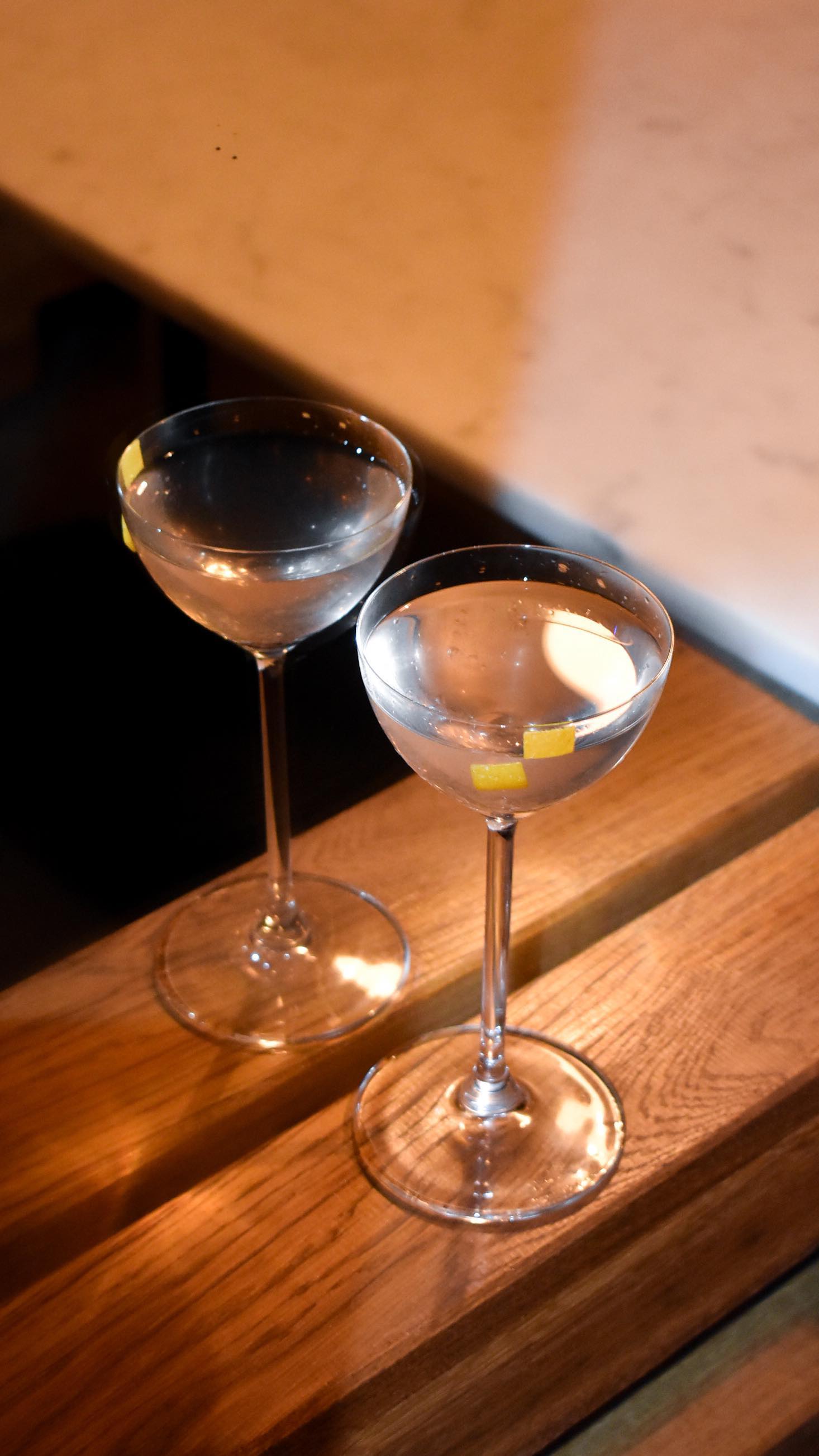 Tiger x 44°N Gin 💙🍸
Pour célébrer le gin du mois en collaboration avec 44°N, Tiger a élaboré 3 cocktails exclusifs et authentiques.
44°N, premier gin distillé sur la Côte d’Azur est un gin ultra premium français. Inspiré par l’art des maîtres parfumeurs de Grasse, ce gin est une véritable découverte sensorielle unique en son genre.
POMELO DE GRASSE 🍊 est le premier cocktail mis à l’honneur, vous retrouverez des notes : d’agrumes, florales, acidulées ponctuées par des touches de poivre de Timut.
Dégustez-le au Tiger jusqu’au 10 octobre ✨
#tigerparis #tiger #barparis #barparisien #cocktails #mixology #parisnightlife #bar #baracocktails #cocktailart #rueprincesse #paris6 #gin #ginlovers #mixologist #cocktailbar #stgermaindespres #parisjetaime #rivegauche #sortiraparis #mixologie #44ngin #gintonic