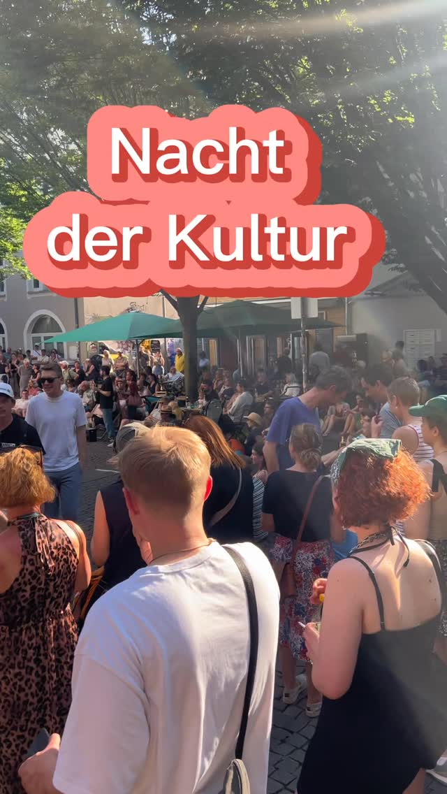 🌟 Nacht der Kultur 2025 🌟
Wie schön war es gestern bei uns auf dem Nikolaikirchhof? Wir haben uns wirklich von Herzen gefreut, euch alle zu sehen und so schön mit euch zu singen, zu tanzen und zu feiern. Wir lieben die Vielfalt von Kunst und Kultur und hoffen, ihr habt es auch genossen? Was für ein toller Tag bei bestem Wetter 🌞
#göttingen #pcafe #party #musik #goewasgeht #feiern #events #café #together #kunst #kultur