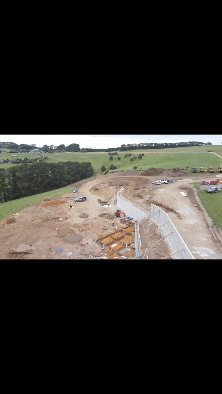 House on the hill.
#bangonsurveying #melbourneconstruction #melbourneconstruction