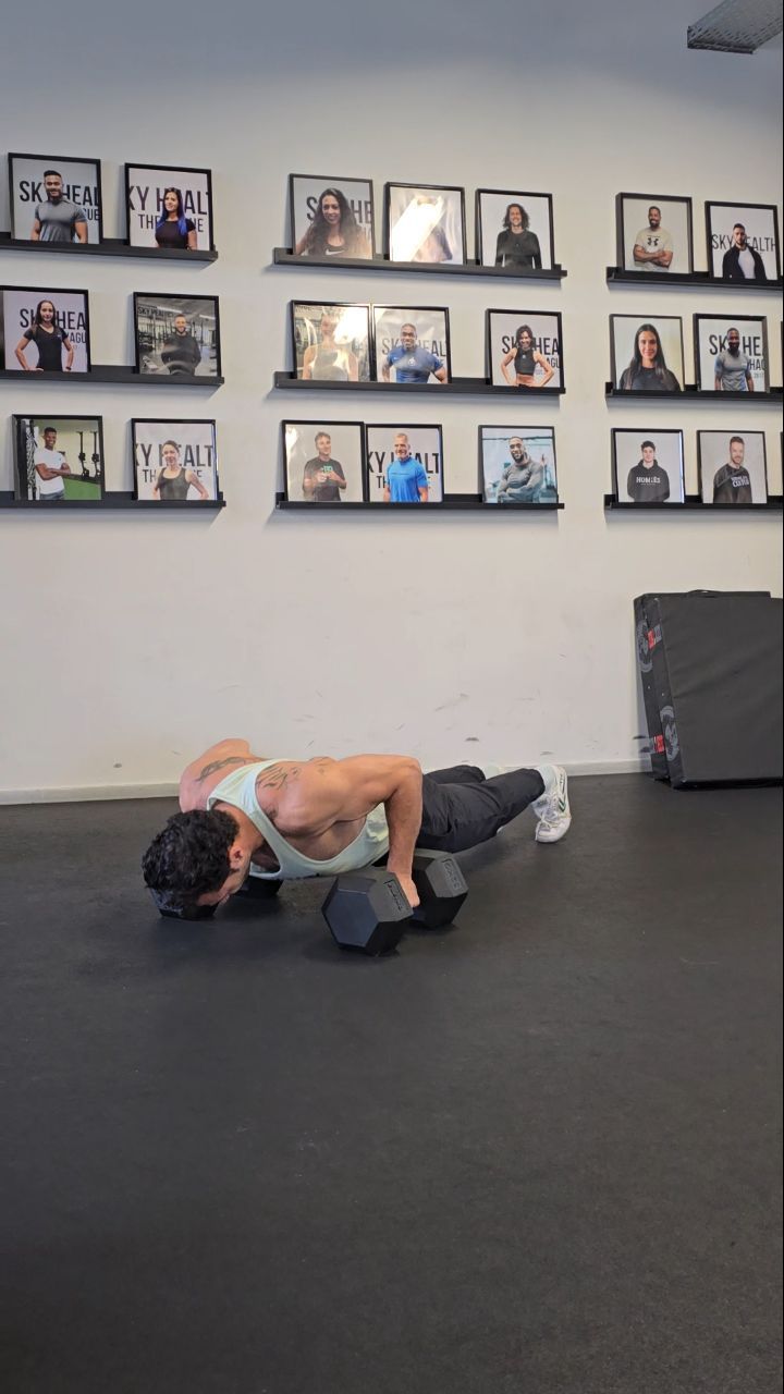 What do you know about plyometrics?
Explosive power is a must-have for calisthenics athletes, and it’s an awesome fitness goal in itself. Plyometrics are one of the best ways to build muscle effectively without overloading your body. Plus, they make you faster. ⚡
But how do you do plyometric drills in calisthenics? Let’s break it down with three fundamentals:
1. The Dip
Respond fast, don’t overthink it!
Once you’ve locked out at the top, immediately pull yourself down fast with control. Then, press down as hard as possible to stop the movement abruptly. The key is to *stay responsive* and not hesitate when transitioning. Master the pull and press for maximum power.
2. The Pull-Up
You want to pull the bar downwards continuously with as much power as possible. As you get high enough, shift the focus to pressing the bar with your shoulders as quickly as you can. Don’t just rely on your arms—engage your entire upper body. Core tight, legs steady—no swinging! This is a full-body effort. Done right, this will give you insane explosive strength.
3. The Push-Up
If you have dumbbells, grab the heaviest ones you can manage. As you descend, push down *fast and fluidly*, but under control. The moment your elbows lock out, pull the dumbbells upwards from the elbows and prepare to stop at the bottom. The pull-and-push combination is essential for mastering that explosive control. If you don’t have dumbbells, you can still execute this technique using bodyweight alone—focus on speed and control.
Try these out and tag someone who’s ready to take on the challenge!💪🔥
#calisthenics #plyometrics #explosivepower #fitnessfundamentals #strengthtraining ##workouttips #fitnesshacks #strengthtip #protein #tutorial #gains #personaltrainer #physiotherapy #beachlife #healthy #fitdutchies #persian #corestrength #shredded #dadswholift