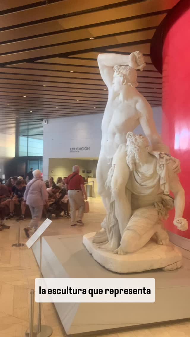 El vestíbulo del @museoprado está presidido por una escultura de Álvarez Cubero. Representa el sitio a la ciudad de Zaragoza por las puertas napoleónicas. Zaragoza se defendió con valentía, y logró la victoria. Se abrió la puerta a la monarquía borbónica. Algo más de diez años más tarde, Fernando VII fundaría el Museo del Prado.