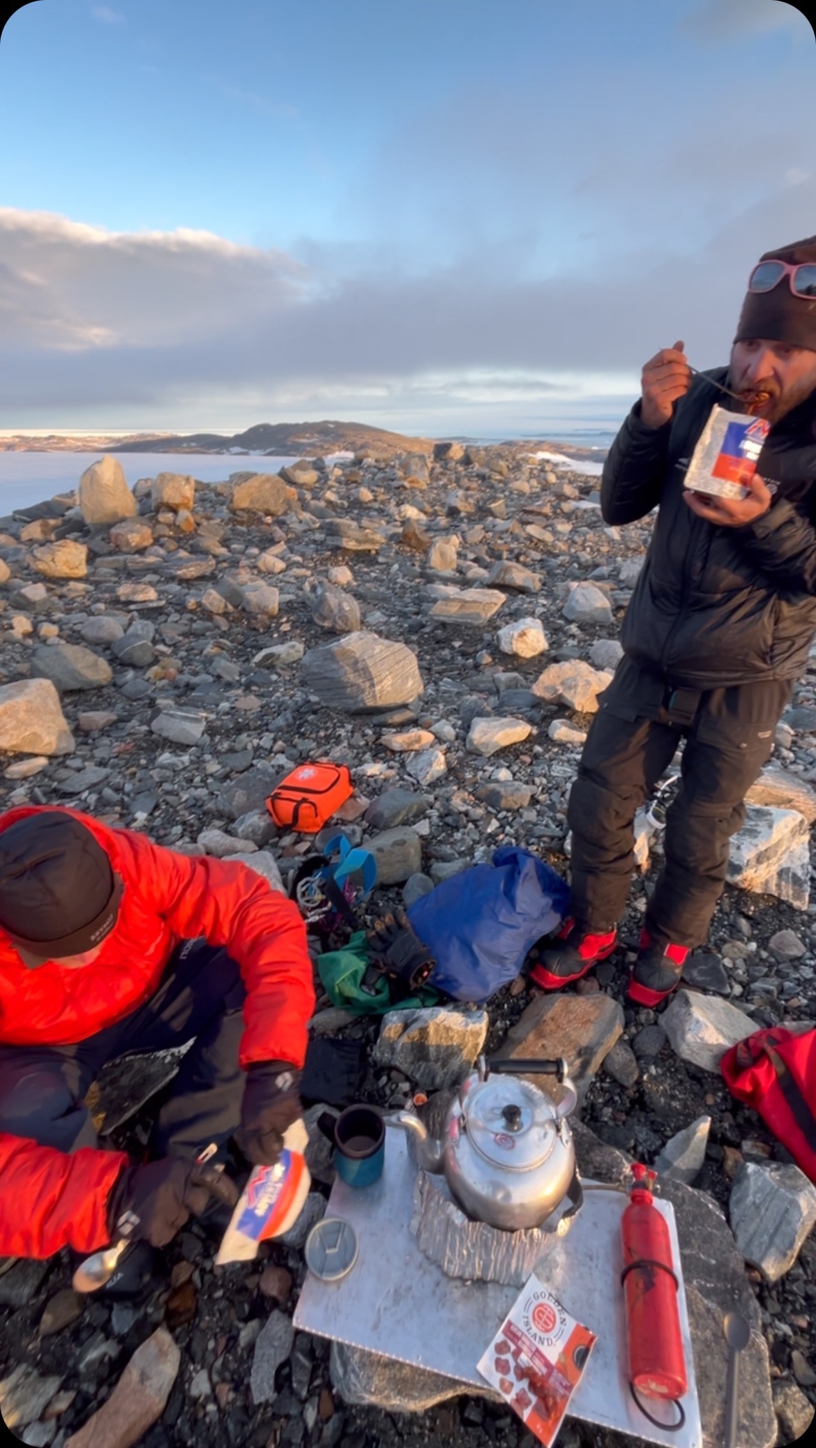 The last supper 😋
(About 20 hours into our final 36 hour day on the east coast of Greenland) 🦾
#greenlandcrossing #greenlandpioneer #teatime #sunset #mountains #wearerab #fsgs #kidneytransplantrecipient
