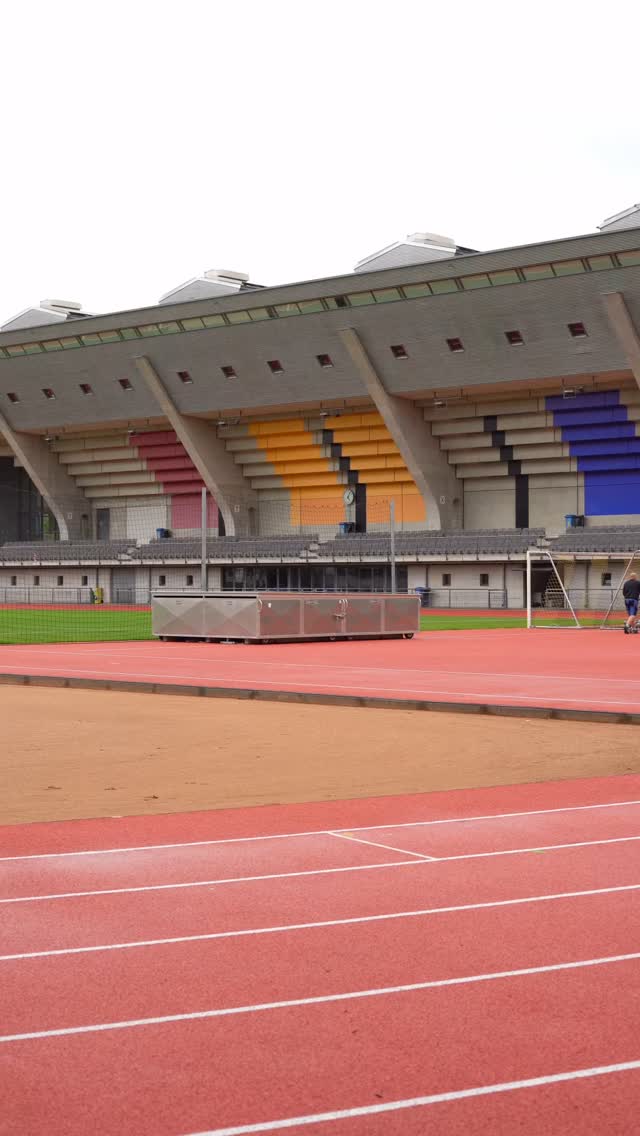 Das Thurgauer Beauty-KMU @rausch_official hat Mitte Mai 2025 einen Medien- und Influencer-Event im legendären Wankdorf Stadion durchgeführt - und wir duften die Organisation übernehmen. Der Grund für die sportliche Location? Hier trainieren ihre neuen Botschafterinnen @ditaji.k und @mujingakambundji regelmässig.
135 Jahre RAUSCH wurde ebenfalls gefeiert - zusammen mit der Präsentation der neuen Repair-Express-Kur mit Amaranth und veganem Keratin. Yes! #veganeskeratin !
Trotz Regen kamen zahlreiche Gäste - insbesondere viele Influencer und Content Creators für den Teil am Abend! Danke Euch allen! Vielmals. Die Präsentationen waren wie immer mehr als perfekt: @eso_wi , Head of Comm, Birgit Schäfer, CMO Katharina Alder, CTO und CEO @sandrabanholzer wissen einfach, was sie tun! 👏 Charmant und kompetent!
Ein riesiges DANKE an #sophiahermann, RAUSCH @velopudel und @linda.belkahla für die bombastische Unterstützung vor, während und nach dem Event 🙌 danke @just.connectagency für das Influencer-Management! Love your Network!
Das gesamte RAUSCH-Team für das Vertrauen 💚
Und @calliope.kar für die wunderbaren Bilder und Videos 📸 Danke @irenemariaschaeppi für den Räucherbündel-Workshop und danke an @jenya.essert für die wunderschönen Illustrationen. Danke auch an @haarmobil.ch , nuance Veranstaltungstechnik GmbH und Genussreise und @mjr_mediterrane_blumen , @eclipse_studios_atelier für eure Dienstleistungen.
#RAUSCH #WankdorfStadion #Beauty #pr #VeganesKeratin #135Jahre #Influencer #ContentCreator #Bern #Thurgau #ExpressKur