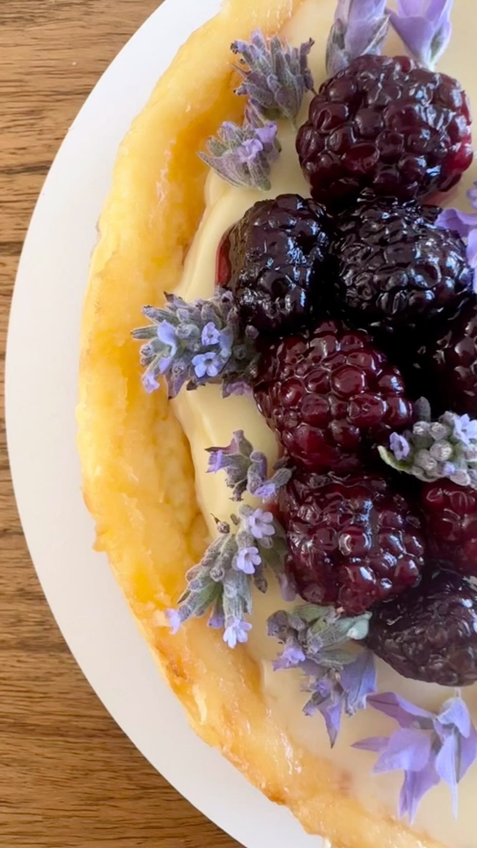 Cheesecake de Moras y Lavanda
Una Cheesecake muy delicada y primaveral que te sorprenderá por su sabor y textura. Una Edición Limitada que podes disfrutar en Octubre.
Www.oh-cheesecake.com
#cheesecakes #cheesecakesofinstagram #cheeselovers #cheesecakedemoras #nordelta #saycheesecake #morasylavanda