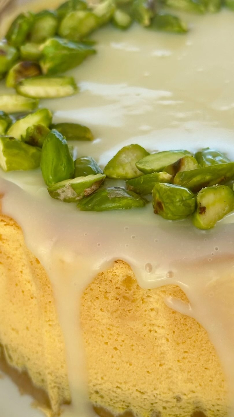 Cuando lo clásico se encuentra con lo inesperado: cheesecake de calabaza con un toque sofisticado de pistachos y chocolate
#cheesecakelovers #cheesecakecalabazaychocolate #nordelta #cheesecakes #cheeese #tartadequeso #cheesecakelove
Mira todo lo que tenemos para vos en www.oh-cheesecake.com 🤗