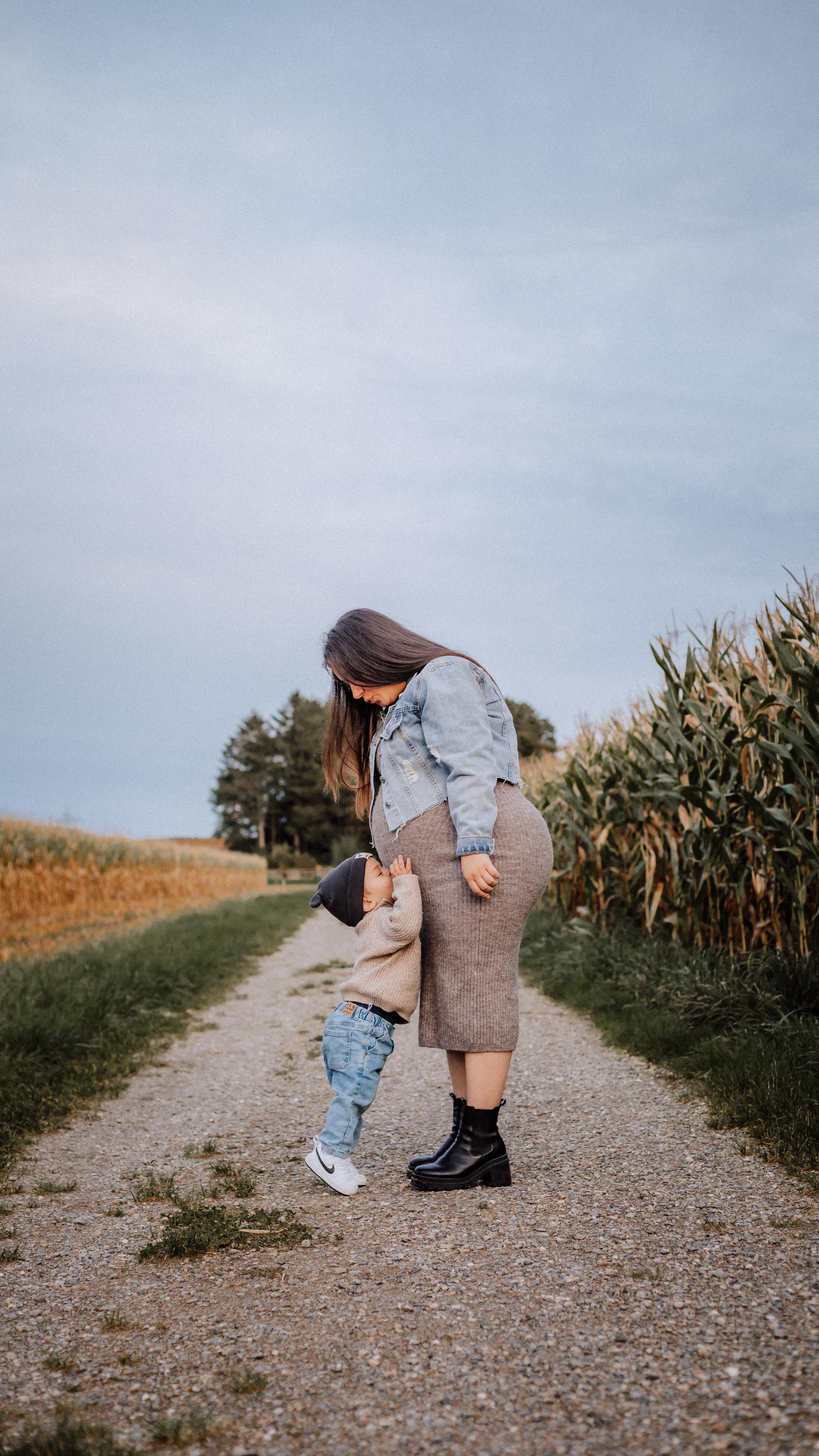 The miracle of God…
If you are pregnant too - don’t wait to book your personal Photoshooting with me! 📸❤️
#babybelly #pregnant #pregnancy #child #love #miracle #photoshooting #photoshoot #picoftheday #fotografin #babybauch #babybauchshooting #schwanger #schwangerschaft #fotoshooting #family #familygoals #familytime #familylife