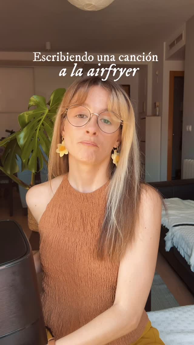 Si tu airfryer pudiera hablar (y cantar), te diría ESTO
En fin, día 4 superado 🫡
Se me empieza a antojar hacer directos de 15 minutitos componiendo retos así jejeje
#cantautora #cancionoriginal #airfryer