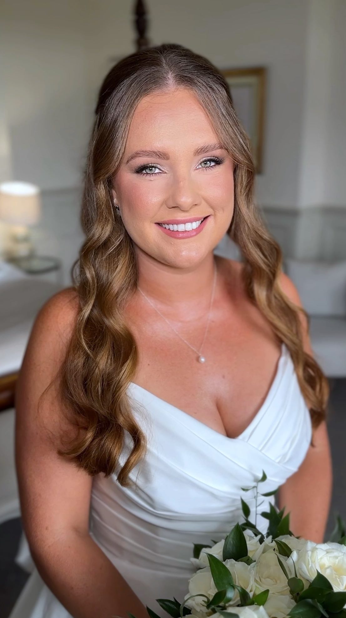 Proof that full coverage, smokey eyes and striking eyeliner can look both elegant and timeless ✨ Hit save for your modern bridal makeup inspo!
#NaturalBride #WeddingDayGlow #MakeupArtist #WeddingInspiration
#sussexweddingvenue #surreyweddings #surreyweddingvenue #sussexmakeupartist #surreymakeupartist #hampshiremakeupartist #bridalmakeup #sussexweddings #surreyweddingvendors #sussexweddingsuppliers #surreyweddingvendors #bridalmakeup #naturalbridalmakeup #weddingmakeup #bridalbeauty #BridalLook #HampshireWeddings #bridalsmokeyeye #modernbride #bridalmakeupartist