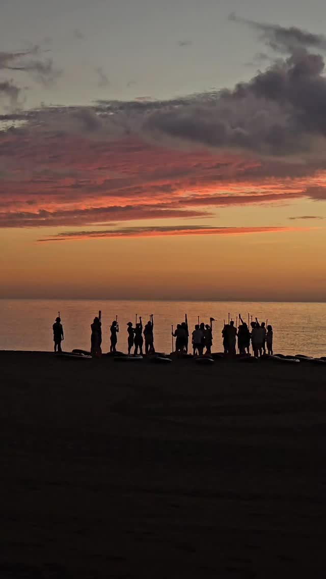 Bienvenido octubre!
Estamos muy emocionados de seguir compartiendo estas sesiones en esta época del año, con escenarios increíbles y condiciones meteorológicas perfectas.
Es el momento ideal para disfrutar de estos amaneceres épicos y seguir conectados con el mar. 🌊✨
Reserva tu plaza y no te pierdas lo mejor que este mes tiene para ofrecer.
¡Vive la experiencia al máximo!
#BienvenidoOctubre #AmaneceresDeOtoño #PaddleSurfVibes #DisfrutaDelMar #ConexiónConLaNaturaleza #SesionesÉpicas