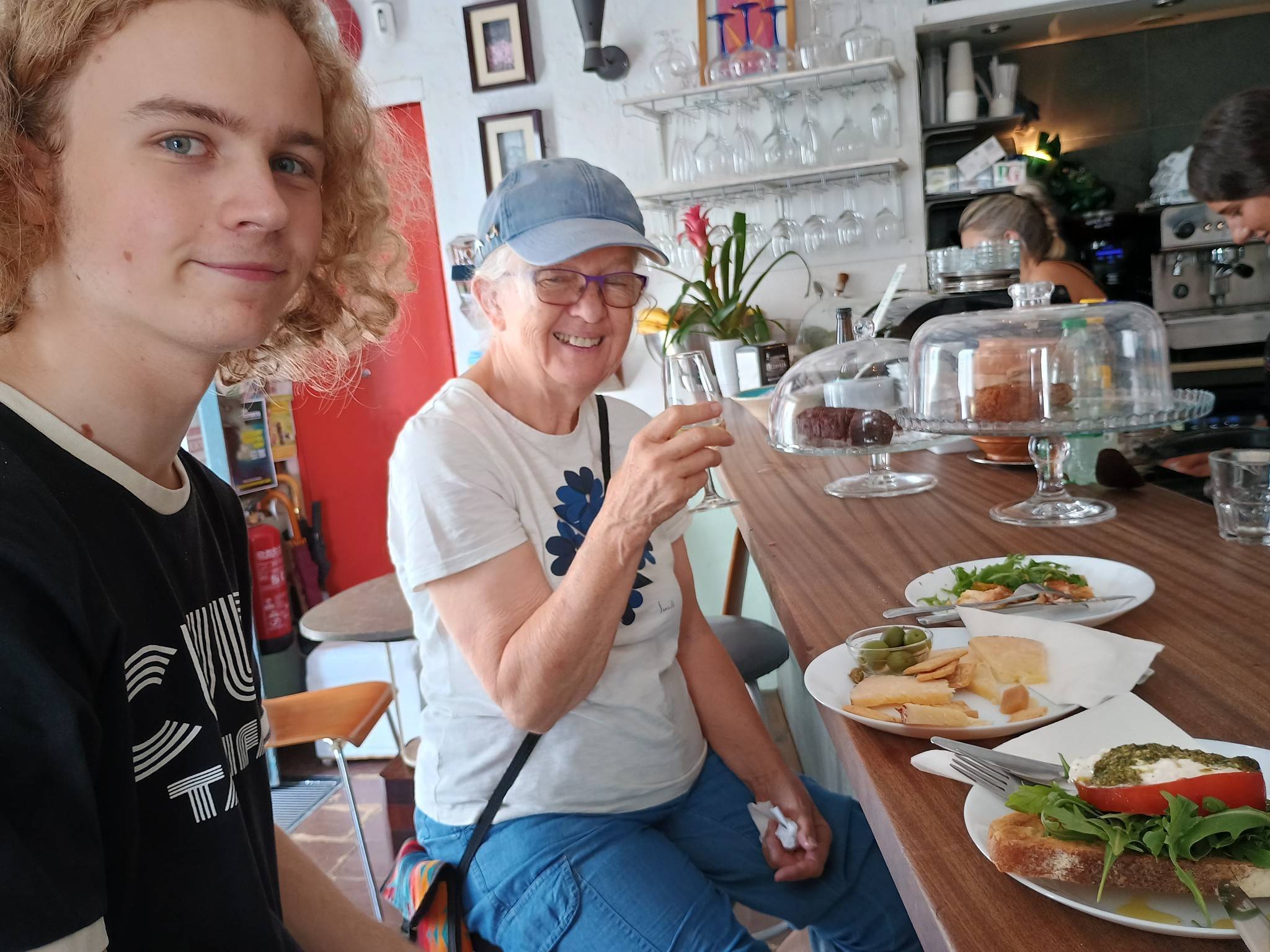 Family, Fino and the Freshest tapas in Bossa Bar.
¡Fantástico!
#bossabartarifa #tapas #vinosdejerez