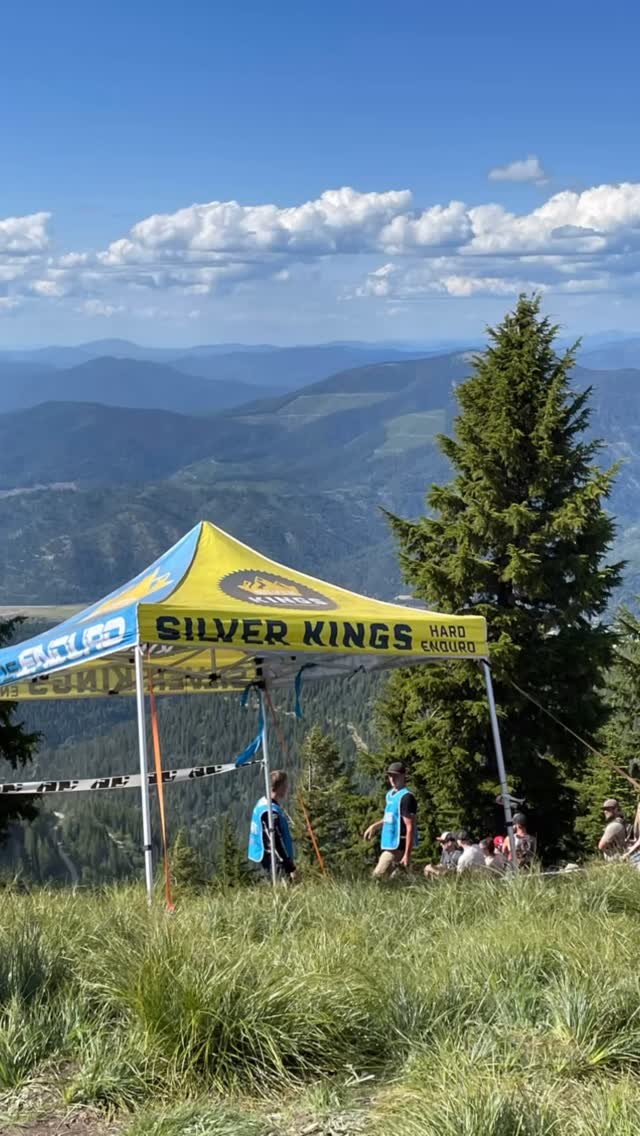 Two minutes of the best sights and sounds from the @silverkingshardenduro main event to start your Monday right. Who needs a soundtrack when you’ve got this?!? 🎧🔊✅👌🏻🤩 #hardenduro #silverkingshardenduro #usahardenduro #idaho #kelloggidaho #offroadracing #enduro #dirtbike #cheetahmoto #hillclimb #twostroke #braap #motorcyleracing #silvermountainresort