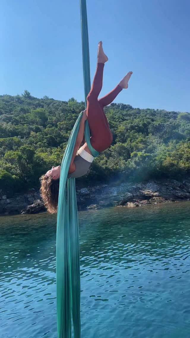 Somewhere between sea breeze and silks, I caught a moment I once only imagined.
But the real magic? I never dreamed I’d not only make this a reality for myself—but also create a space where others could live their wildest dreams, too. 💫
Silks above the sea with a backdrop like this? A mermaid crowd living on a boat? Likeminded people all over the place? 🧜🏼♀️
This is your sign to keep chasing the things that light you up inside. 🌙✨⛵️
#AerialCruise #SilksAtSea #FloatingStudio #SeaBreezeAndSilks #DreamLife #AerialRetreat #SaltwaterSoul #SlowTravelVibes #aerialcruisecroatia #aerialretreat
