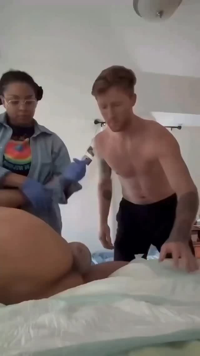 🎥 @iamlalasol & @tikitango
Midwife @maryharrismidwife
In the quiet of their home, under soft light and steady hearts, a father reached forward and caught his baby—born en caul, still wrapped in the sacred veil of the womb. 🌙✨
With reverence, he lifted the veil himself, gently welcoming his child earthside with his own hands. No rush. No chaos. Just deep trust in the process, space to unfold, and the kind of presence that changes you forever. 🕯️
This is what it looks like when birth is honored. When fathers are invited to be there, fully. When time slows, and love leads. 🤍
𝐀𝐥𝐰𝐚𝐲𝐬 𝐫𝐞𝐦𝐞𝐦𝐛𝐞𝐫: 𝐁𝐢𝐫𝐭𝐡 𝐦𝐚𝐭𝐭𝐞𝐫𝐬. 𝐒𝐨 𝐝𝐨 𝐲𝐨𝐮. 💖, @doula.heather.taylor
#EnCaulBirth #HomebirthMagic #FatherCatchesBaby #SacredBirth #BirthAsRiteOfPassage #PhysiologicalBirth #UndisturbedBirth #BirthInPower #SlowBirth #HolisticPregnancy #GentleBirth #EmpoweredFatherhood #TrustTheProcess #DoulaHeatherTaylor #WombToWorld #ConsciousBirth #CalmBirth #BirthWithoutFear