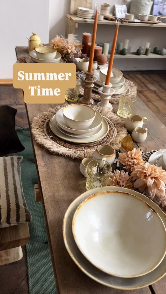 Of je nu de tafel dekt voor twee, vier of tien personen… ✨
Het draait niet om de aantallen, maar om de sfeer.
Maak van elk moment iets bijzonders – groot of klein, druk of intiem.
Zolang je er een feestje van maakt, zit je altijd goed! 🥂🍽️
Hoe dek jij je tafel deze zomer? Laat het me weten in de reacties of tag me in jouw zomerse tafelsetting! ☀️
#Tafelstyling #Gezelligheid #FeestjeAanTafel #Tafeldekken #Sfeermaken