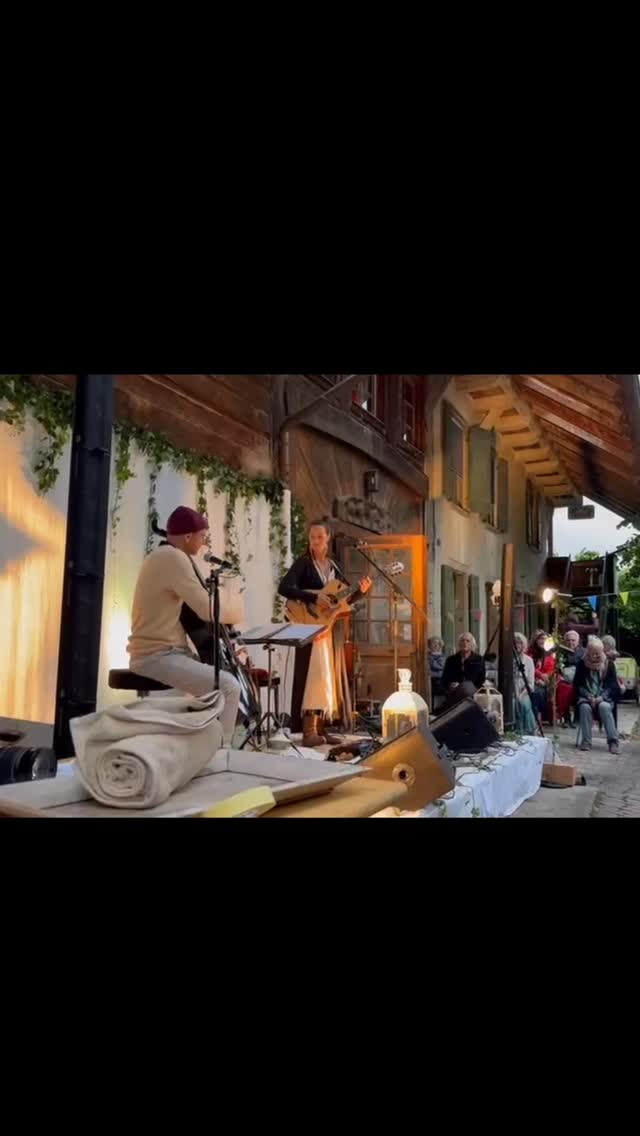 Here’s some little moments of our concert in Switzerland.. We had such a beautiful time at @insretreat Symposium. @kalyanmitto & I travelled with guitar, cello, tenor ukelele, flutes & percussion from Corfu, & shared a playful workshop & evening concert.
Such a gorgeous space, & the event explored one of my favourite topics.. ‘Magic in community! ‘ Thank you to Gabriel, Nirava & all the team for dreaming this up & all you poured in to it.
We met up with @theflyingmars on our way home in Zurich, & had an inspiring chat about music life & creative projects!
To be continued… ✨🎶
#acousticmusic #celloguitar #insswitzerland #heartmusic #thankyoulife🙏