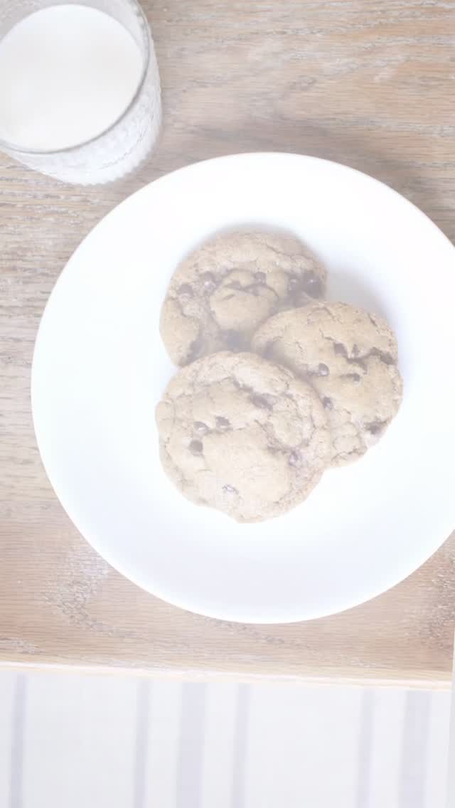 Coming soon to the freezer section @thebeefstoreada
🍪These cookies are so good you won’t believe they are actually healthy! Only the best ingredients we can find are used. EnjoyLife gluten free chocolate chips make such a difference! No waxy additives, just pure chocolate!
🌾And of course the grain is MILLED FRESH right before being used in the recipe! 40 of the 44 nutrients your body needs by processing your own grain for flour!💥
🍪Did we mention the sweetener? Only organic sucanat in this recipe! Sucanat is minimally processed cane sugar, hand paddled over low heat to preserve nutrients! Wait what?? Nutrients in sugar? YES! Your brain does need some sugar! Just not bleached highly processed sugar that is abundant in everything today.
So, grab a ready to bake package in the freezer section @thebeefstoreada and try them fresh out of the oven in the comfort of your own home! Addictive? Yes. Don’t say we didn’t warn you‼️
#freshmilled #nutrientdense #freshmilledflour #thefarmersharvest #thebeefstore #rockinwranch