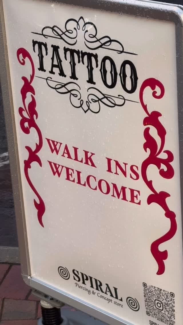 🌧️ Rainy days bring the best vibes at Spiral! ☔️🔥
Busy shop, happy faces — perfect timing for a walk-in tattoo or piercing before summer hits!
Skip the sun, beat the rush, and treat yourself today 💉🖤
#WalkInTattoo #PiercingVibes #SpiralPiercingsAndTattoos #RainyDayInk #GetReadyForSummer #TattooAndPiercing