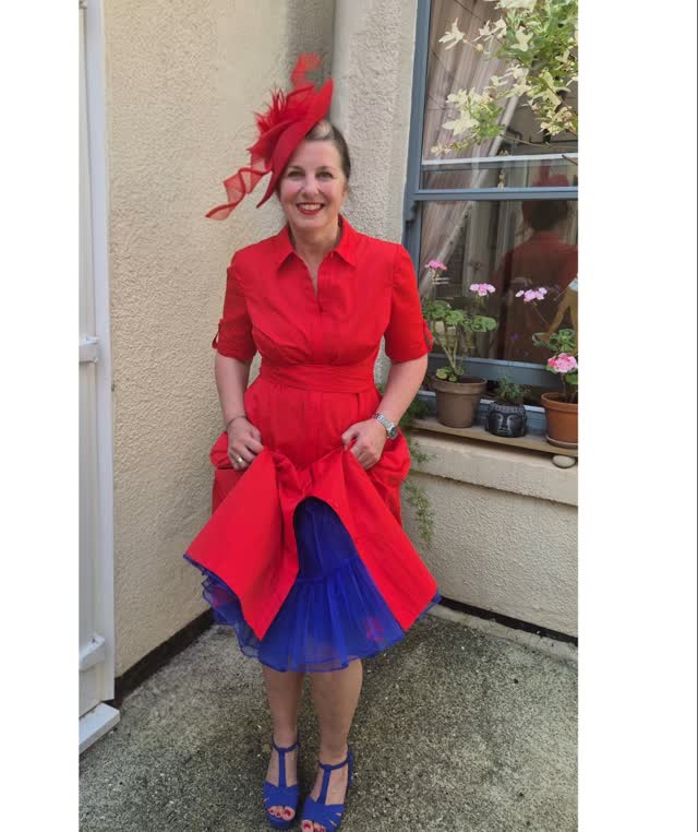 It's approaching 10 years since I was diagnosed with parkinson's. In that time, I have had many highs and lows, and recently, I have really struggled with my symptoms. Yesterday, however, I spent a beautiful day with friends and family at the races and had a really special day.
My advice to anybody with parkinson's is to just keep on going. Put one foot in front of the other if you are able to and just keep on going, joy is out there waiting for us all.
#parkinsons
#parkinsonslookslikeme
#livingwithparkinsons
#deepbrainstimulation
#dbs
#yopd
#gratitude