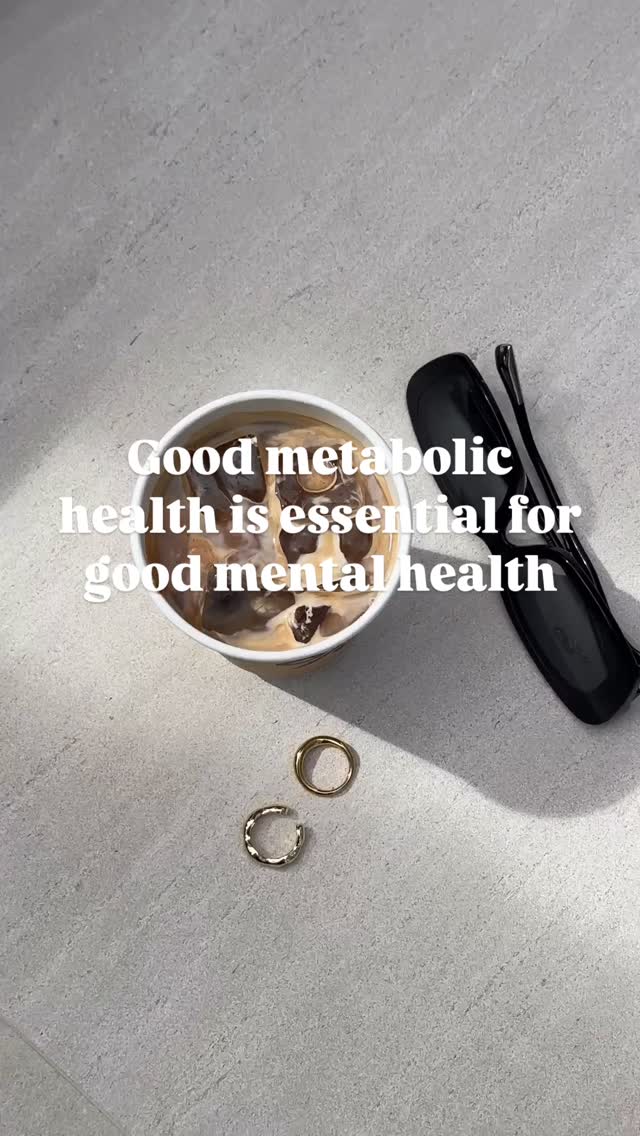Metabolic psychiatry is a new subspecies od psychiatry which aims to correct metabolic dysfunction to improve mental health.
Metabolic dysfunction impacts the brain’s ability to produce energy and function optimally. The biggest factors impacting brain energy flow is insulin resistance. Triggered by diets high in refined carbohydrates, chronically high blood glucose and insulin levels result in decreased ability to produce energy. In addition, there is an increase in inflammation and oxidative stress which cause damage to cells and impact neurotransmitter production and function.
Fortunately, insulin resistance can easily be reversed through diet changes. Increasing protein, fibre and exercise whilst decreasing refined carbohydrates, fizzy drinks and sweets is a good place to start but if you would like a more personalised support, drop me a DM and let’s chat.
Michaela x
#menopause #perimenopause #functionalmedicine #womenover40 #brainhealth #mentalhealth #metabolicpsychiatry #nutritionalpsychiatry #nutritionist