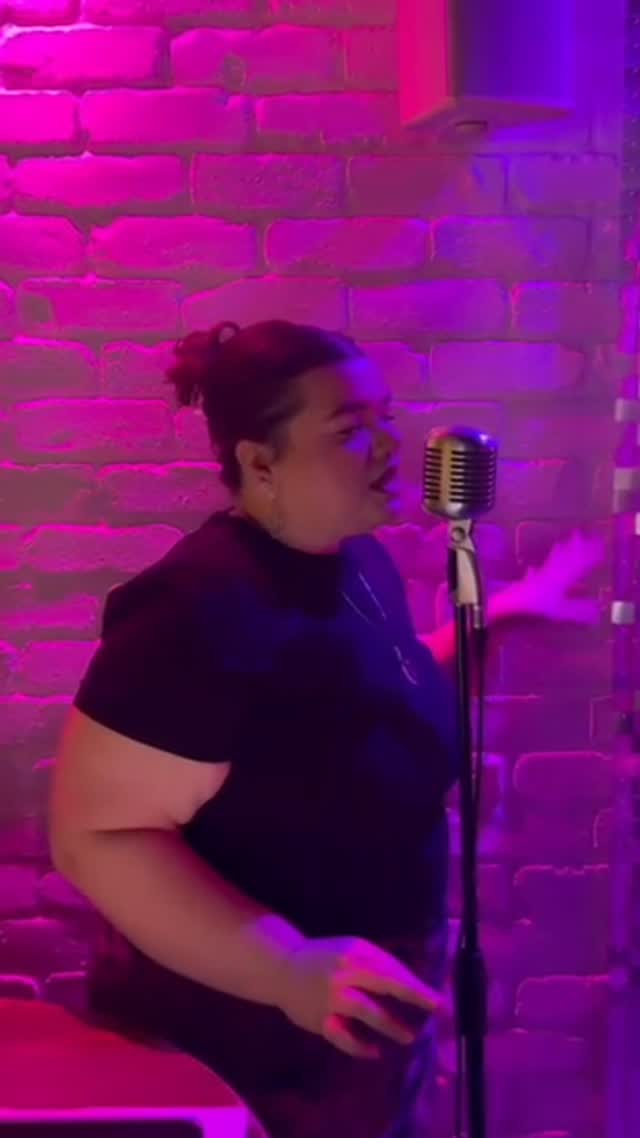 🎤✨ What do you get when you mix Guns N’ Roses with a little jazz and a whole lotta sass? THIS. 💋
Here’s my jazzy twist on Sweet Child O’ Mine – turning rock nostalgia into smooth, sultry swing 🎷
🎶 Fun fact: The band couldn’t figure out what to do in the bridge, so they just sang “Where do we go now?” over and over. Honestly? Mood. 😅
💌 Looking for something unforgettable for your next event? Whether it’s a wedding, champagne evening, or swanky dinner party – I bring live jazz with a twist that gets people talking (and dancing). DM me to book – my 2025 diary is filling up fast! 🗓️✨
#JazzWithGiorgia #SweetChildOMine #LiveJazzSinger #BookLiveMusic #JazzTwist #LiveEntertainmentUK #EventSinger #WeddingSingerUK #UniqueCovers #GunsNRosesCover #WhereDoWeGoNow #LiverpoolJazz #PartyEntertainment #LiveMusicVibes #liverpoolmusic #whatsonliverpool