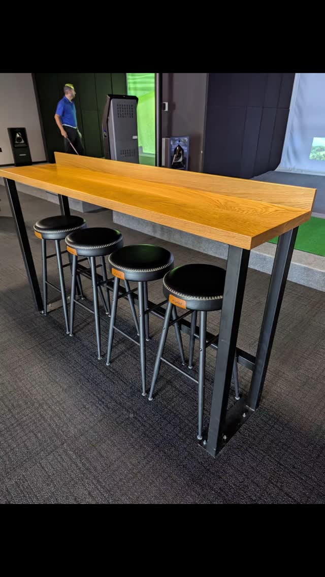 Still want to golf but stay out of the heat? Check out Dunes Golf and Bar in Jension. Enjoy a cocktail and stay cool while hitting the links. We had the privilege of putting together all the bars in front of the simulators.
#custommade #golf #bar #customfurnıture