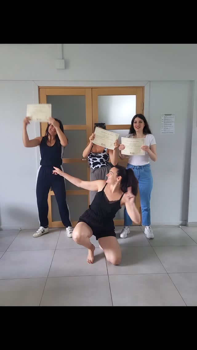 Félicitations à toutes pour cette belle formation Massage relaxant – Techniques californiennes et suédoises. 🌿
Vous avez su allier technicité, présence et douceur pour offrir des massages empreints de bienveillance et de qualité.
Merci pour votre engagement, votre curiosité et votre envie de progresser. Vous pouvez être fiers de vous ! 💪✨
🌸 Hâte de vous revoir sur de prochains modules pour continuer à explorer ensemble l’art du massage.
#FormationMassage #MassageBienÊtre #MassageCalifornien #MassageSuédois #BeRelaxCenter