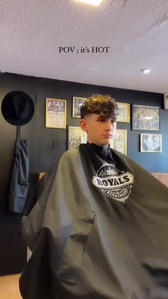 Guys, the sun’s out and it’s seriously hot out there 🥵. It’s super important that you don’t forget your hair and scalp need to be looked after in these temperatures:
💦 Hydrate Your Scalp
🧼 Wash Smart - Sweat = buildup. Wash regularly with a gentle shampoo!
🧢 Protect Your Scalps – Sunburnt scalps are no joke. Wear a cap or be sure to apply suncream!
✂️ Keep It Trimmed – Fresh cuts help you stay cooler and avoid that greasy, weighed-down look.
Stay sharp, stay cool - book an appointment via our online booking system to avoid disappointment 🔥💇🏻♂️
#royalsbarbershop #barbershoproyals #chippingnorton #heatwavehaircut #toptips #protectyourscalp