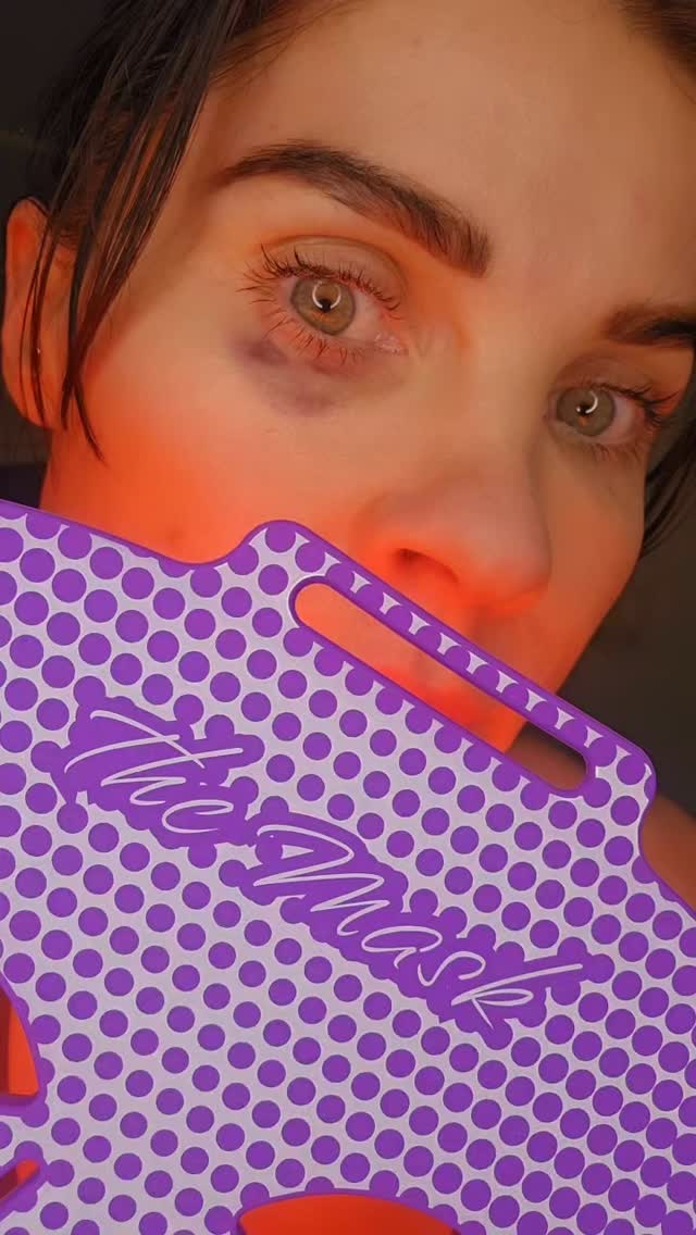 You should see the other guy......😆
But seriously though, there's nothing better to heal up bruising ASAP than LED LIGHT THERAPY
Here I'm using yellow 590nm and red 633nm on the rejuvenation mode for 20 mins.
#ledmask #ledlights #led #bruising #blackeyes #blackeye #infrared #ledtreatment #nzbusiness