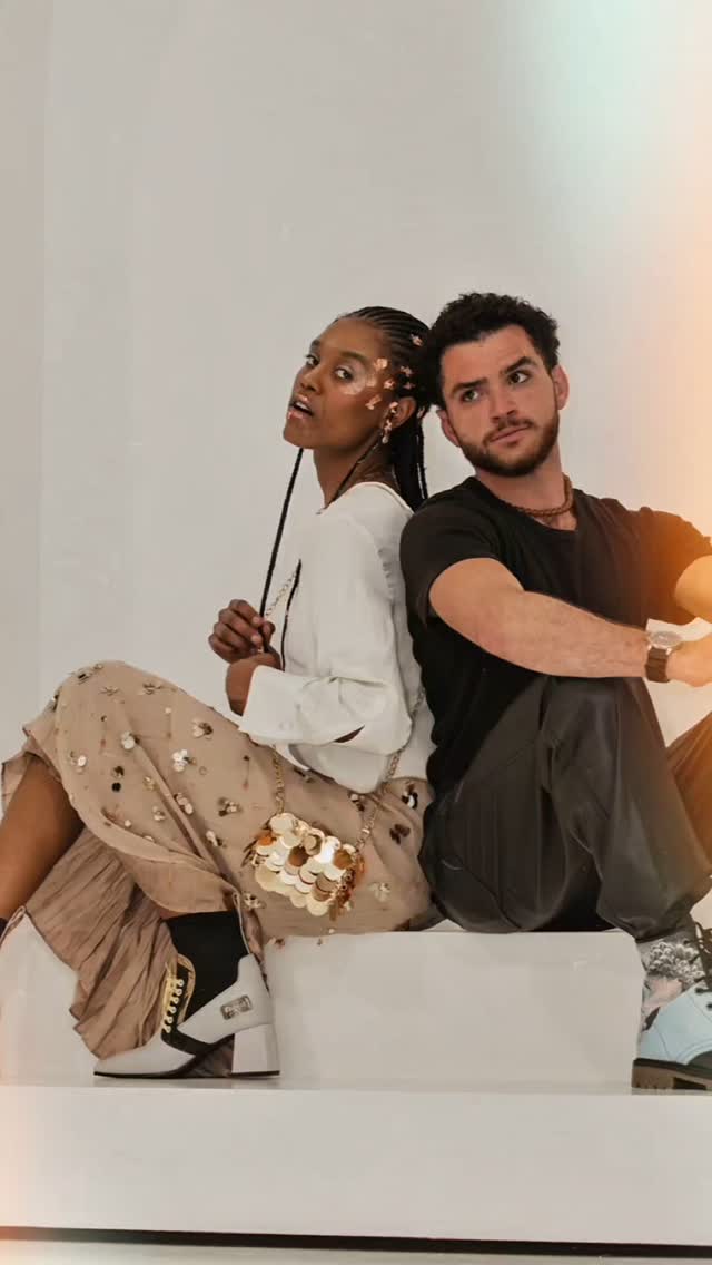 No distractions.
Just the design.
FaireOir in its purest form —
shoes and bags that speak for themselves.
Lines, textures, color.
That’s the language of creation.
Because when the backdrop fades,
the boldness stands out.
Photos by: #nissim_cordovi93
#FaireOir #faireoirshoes
#ArtInFashion
#StatementShoes
#NotForEveryone
#MilanoStyle
#DesignedDifferently
#BoldDesign
#FashionWithEdge
#DuomoDiMilano
#CreativeFootwear
#ShoesOfInstagram
#WearableArt
#SlowFashion
#moonmagic_ii