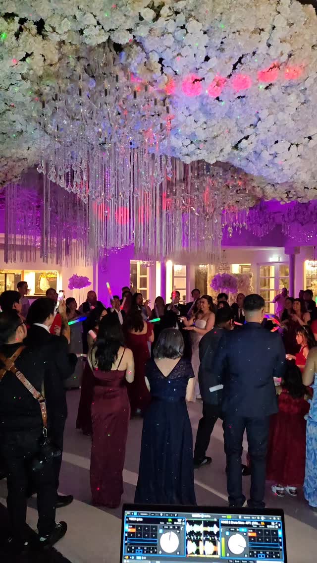 When you know how to rock!
#melbournecelebrant #melbournecitysidecelebrant #weddingcelebrant #weddingcelebrantmelbourne
