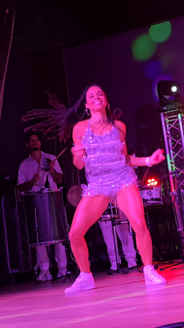 Pagodão do @rioprojekt! 🔥 We couldn’t be more thrilled to have the @plusdancee artists performing with us and bringing all these good vibes 💛.
More of this energia coming to the stage on Saturday August 30th @thejuniors_kingsford in our show The Carnaval Experience 🤩. Link in bio @rioprojekt for tickets 🎫.