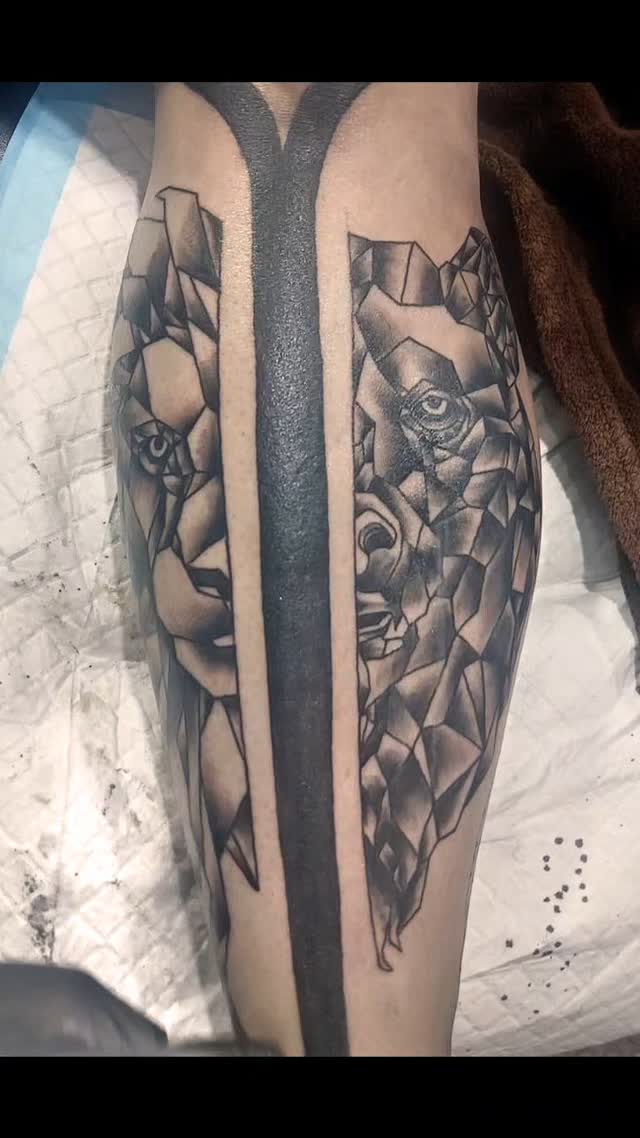 This is a piece of a whole body suit in two parts, one colour and on black. Using source from Lana's rich heritage. Look out for a lot more of her journey to come.
.
#capetowntattoo #capetowntattooartist #inkstagram #tattoossofinstagram #tattooideas #tattooed #tattooedwomen #colourtattoo #blackandgreytattoo#tattooedwomen #tattooshop ##tattooshopnearme #tattooartistmagazine #tattooartistnearme