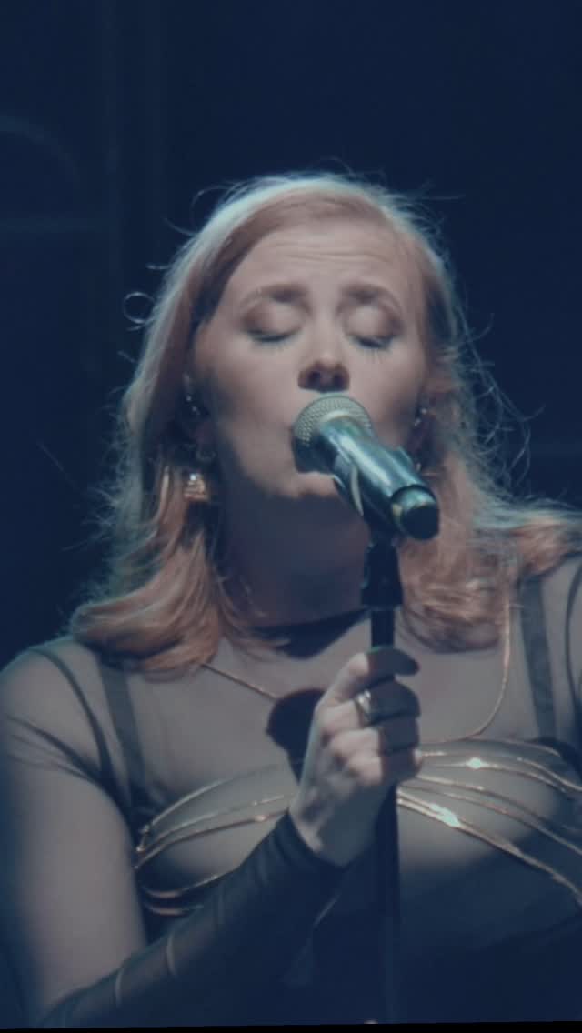@ginge_music singing one of the hardest songs out there to sing! All by myself (Celine Dion) - Live performed with our big special Programm @queensandlegends_live | find the long version on our YouTube channel @NIGHTUNES
.
.
@tim.dittenhauser @kim.schutzius @verena_rose_ruder @mathieu_schmitt_basslord @silasbenz @kaaanstis @piano.tim @jakob.bjoern @janfaati @paulandrew.music
.
.
#nightunes #queensandlegends #celinedion #sickvocals #eventband #partyband #showband #weddingband #music #livemusic #weddinggoals #fyp #corporate #freiburg #frankfurtmusic #berlin #hamburg #singersofinstagram