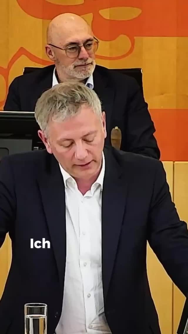 Die Sperrung der Zeller Brücke ist kein Einzelfall – sie ist ein Symbol dafür, wie unsere Region seit Jahren vernachlässigt wird.
Ich habe hierzu im Landtag nicht nur als Abgeordneter, sondern auch als #Odenwälder gesprochen. Als jemand, der die gesperrte Brücken kennt. Als jemand der weiß, wie viel Lebenszeit das die Menschen, Betriebe und Rettungsdienste kostet.
Die Wahrheit ist: Unsere Infrastruktur zerfällt, weil zu lange zu wenig investiert wurde. Was wir jetzt brauchen, ist Klarheit, Tempo und Ehrlichkeit. Nicht politische Spielchen, sondern echte Lösungen.
Deswegen werde ich dran bleiben. Ich werde weiter Druck machen bis die Brücke steht und der #Odenwald wieder zuverlässig angebunden ist.