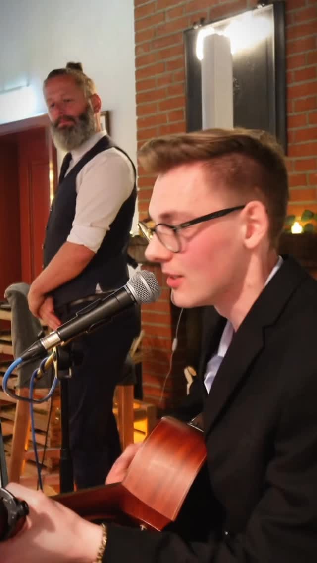 (Live) "Sag einfach Ja" von @bendzko
•
#sageinfachja#timbendzko#hochzeit2025#hochzeitssänger