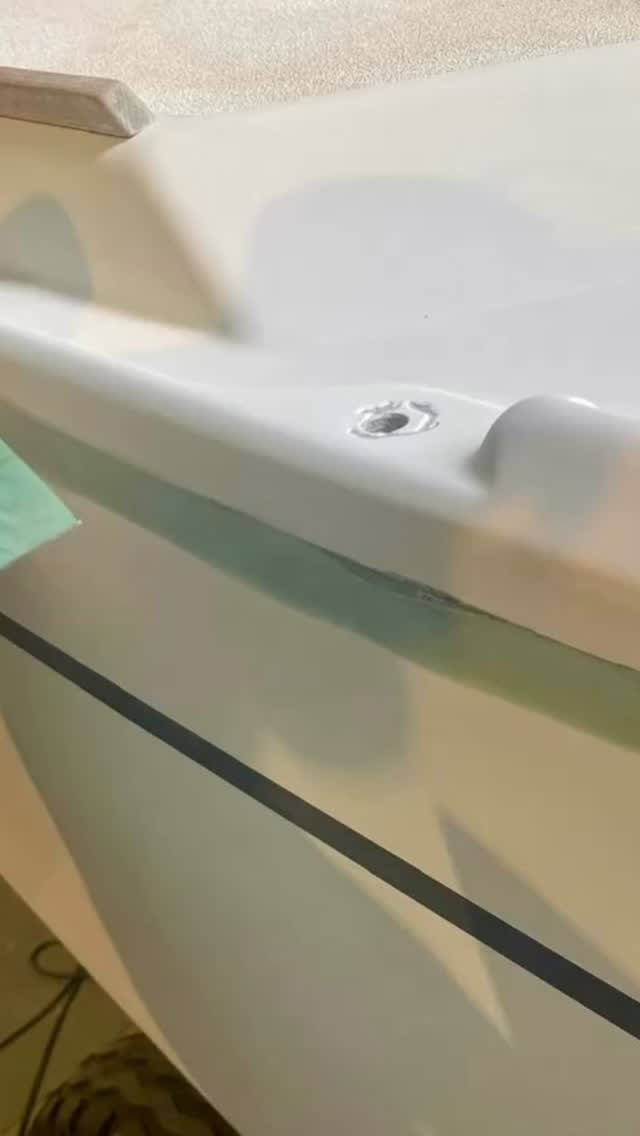 Spachteln der Reelingstützen.
Unser Matti spachtelt mit Akribie um die Lackierung perfekt vorzubereiten.
www.yspm.de
#yacht #jacht #lackierung #peenemünde #boot #reparatur #repair #lack #spachtel #yachtservicepeenemünde #work #usedom #boatrepair