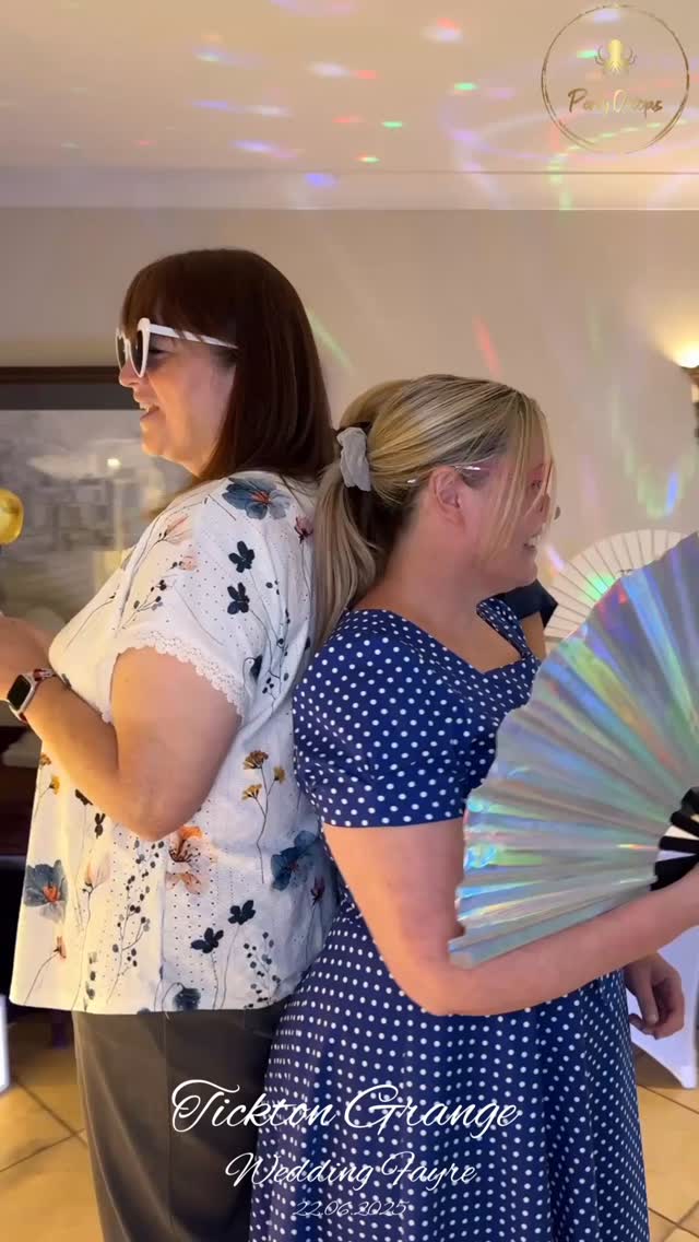 What a fabulous time at @ticktongrange wedding fayre 😍😍
When @party_octopus_ turns up you know it’s going to be a good one 😍😂
Finding out the two stands next to me are run by ladies called Kerry, (@kerryatcoveredbyangels and @jones_filmandphoto)well that sent us over the edge so we had to go and have a play.
😍😂😍