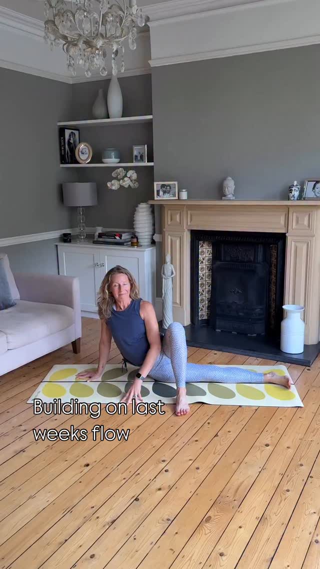 When the power of love overcomes the love of power, the world will know peace.”
Jimi Hendrix
Anyone else finding it a little strange that we continue to post on here whilst the world feels the most unstable it has been since pre WW2?
What to post indeed?
Musings aside- here I am with a variation of #vasisthasana.
Because a little normality, connection, community and movement can be incredibly grounding, soothing and distracting ( in the best way!).
This builds on last weeks flow. It isn’t necessarily easier than Vasisthasana but it does allow a little more stability by grounding down through the front foot. It also invites an outer hip and IT band stretch. ✨
Try it!
Let me know what you think.👇or just let me know how you are!?
Behind these little squares I am teaching private clients today and off to teach a large group of Scouts this evening. 🧘♀️ Connection and community!
#yogaasana #sideplank #movementpractice #creativeyoga #modernyoga #coreworkout #londonyogateacher #yogatutorial
