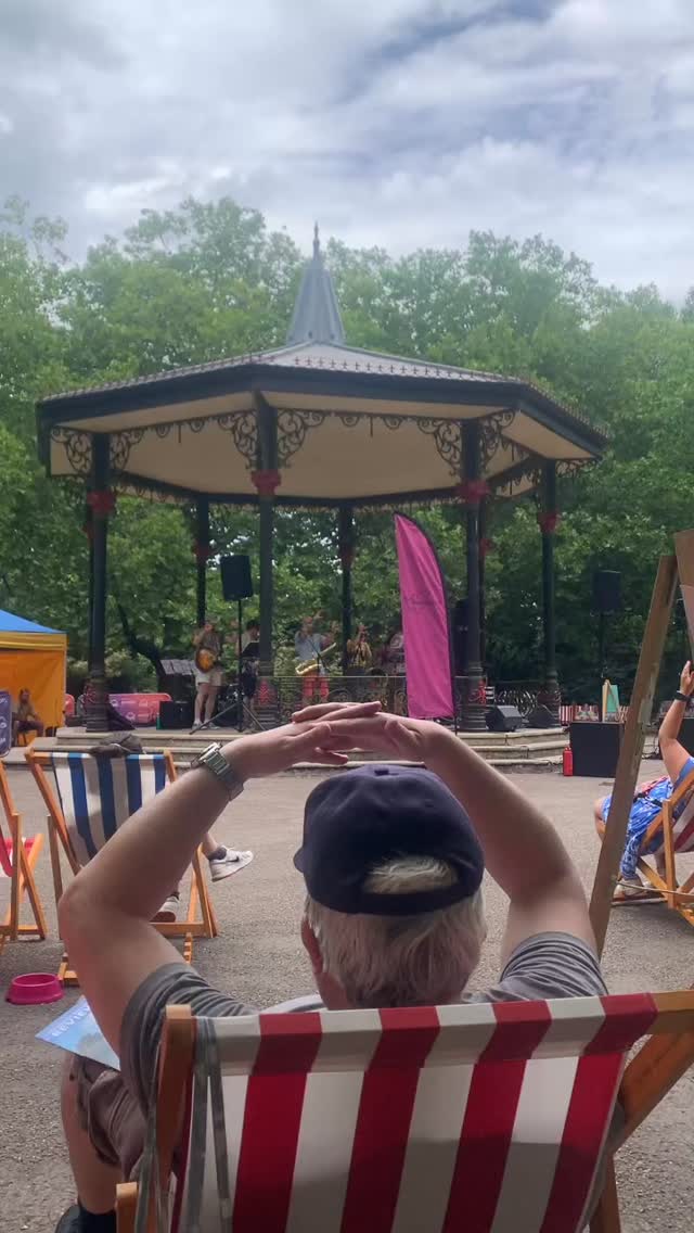 Where are the dancers?? I was randomly here dropping my kids off and there was a live swing band!! #batterseapark