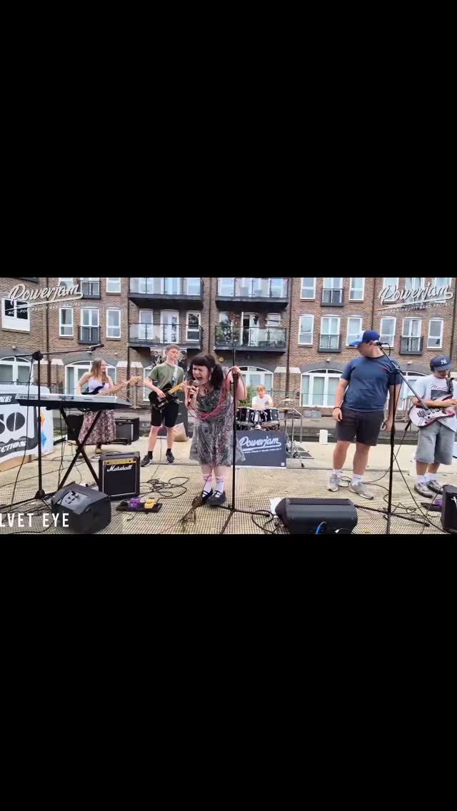 Brentford Canal Festival ROCKED on the Floating stage( Part 2 )with teen Powerjam bands,'Velvet Eye' & 'MadTalk' performing alongside our bands featured in part 1! Thank you for the unique opportunity @brentford_canal_festival
#youthbands #brentford ##brentfordproject #brentforddock #brentfordlock #powerjambandproject #powerjam #youngbands