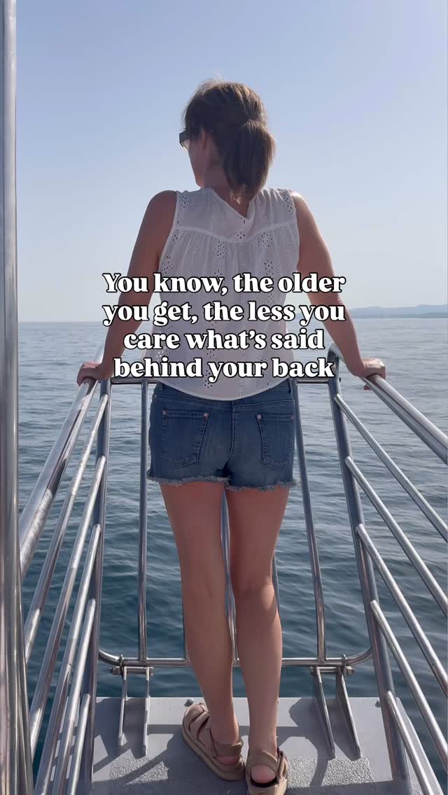 🤍 Here’s to every woman who’s grown too much to ever shrink again 😌
We’ve got your back @perfectsecretaesthetics
#inspiringquote #womenempowerwomen #over30style #aestheticclinic #wedontcare #becauseimworthit #selfcarecoach #unapologetic